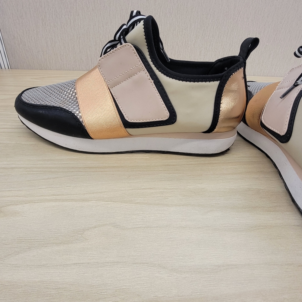 Mossimo Supply Co. Womens Size 10 Deena Rose Gold Sneakers